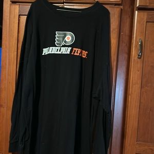 Men’s long sleeve size 4X Philadelphia Flyers shirt in black.